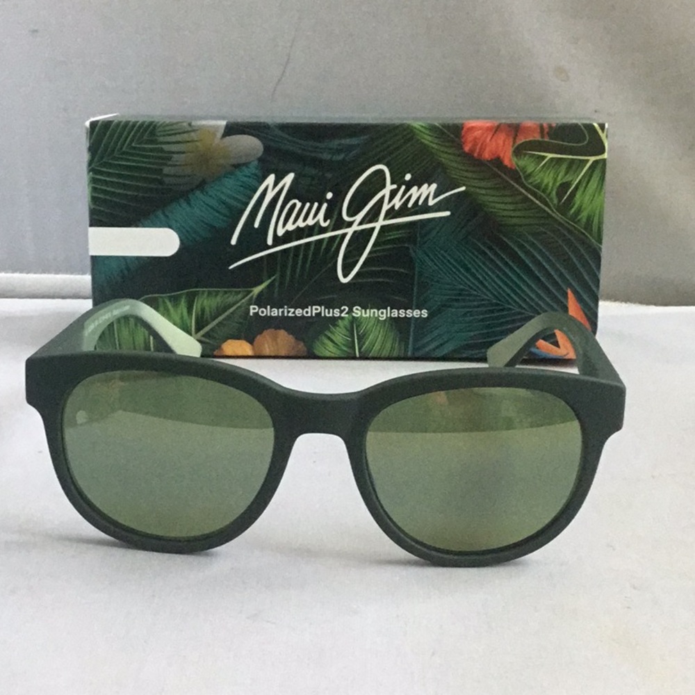 MAUI JIM
Maoli Men's Polarized Black Round Sunglasses